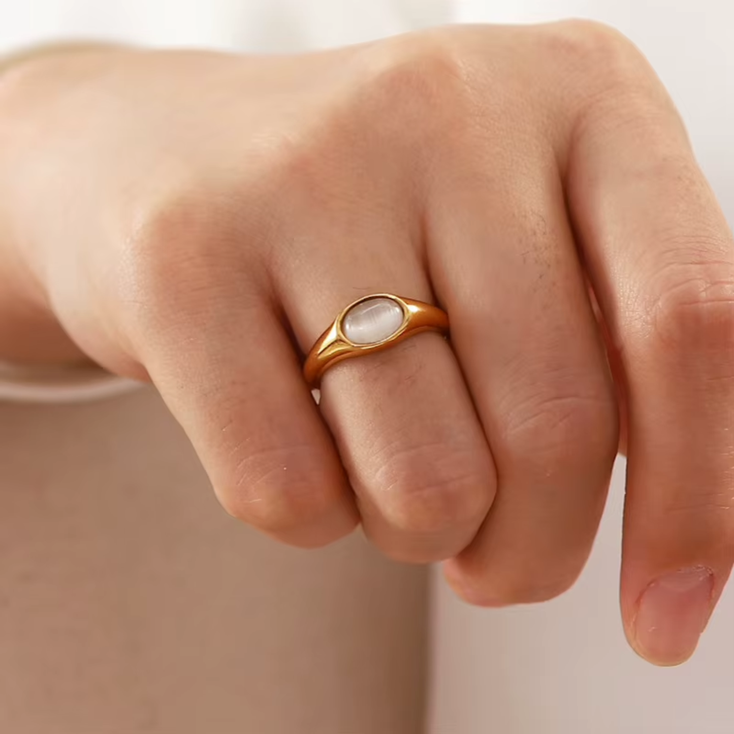 Lumi Ring - White Stone