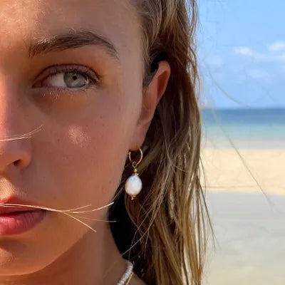 Mira Drops Earrings in Gold