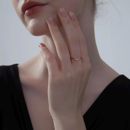 Coastal Curve Ring – Gold Wave Band