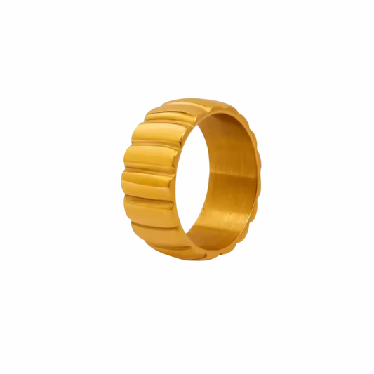 Tidal Twist gold band ring with ribbed wave texture