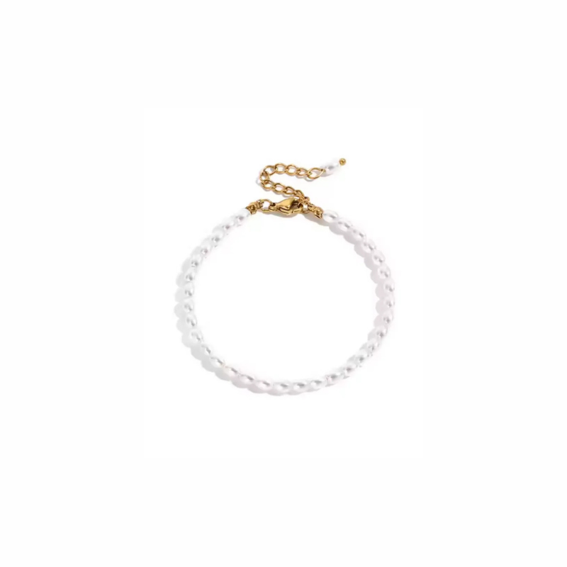 Lila bracelet with white beads and gold clasp, waterproof and tarnish-resistant, delicate jewellery for layering or gifting
