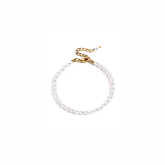Lila bracelet with white beads and gold clasp, waterproof and tarnish-resistant, delicate jewellery for layering or gifting